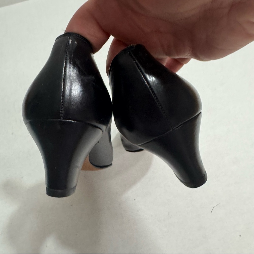 Salvatore Ferragamo Black Leather Cap Toe Pumps Size 8AA Block Heel Italy - Picture 2 of 7